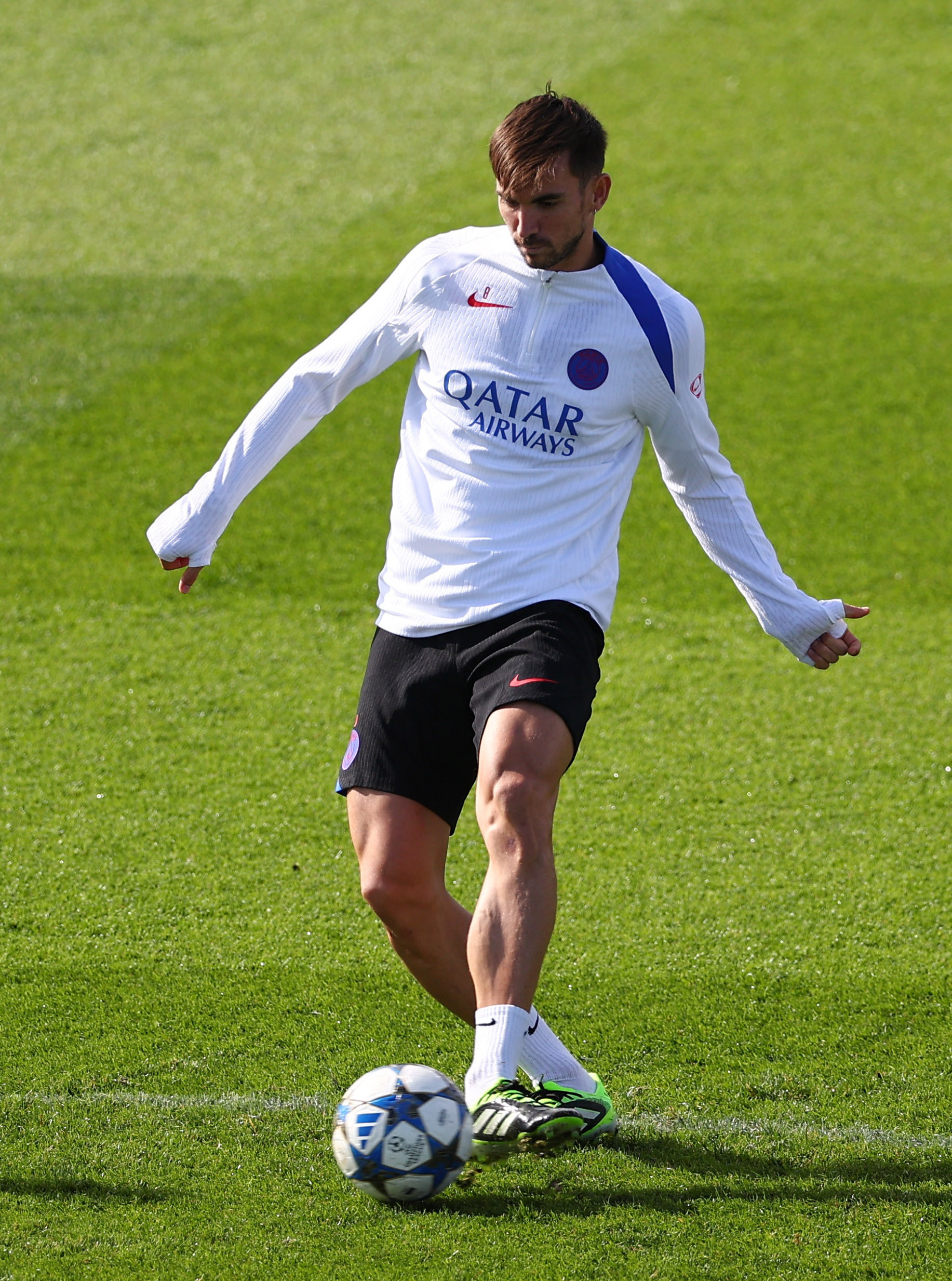 关于巴黎圣日耳曼发布备战花絮；转会期临场应变；欧超杯任务艰巨；高层口径保持一致的信息-英雄联盟电竞